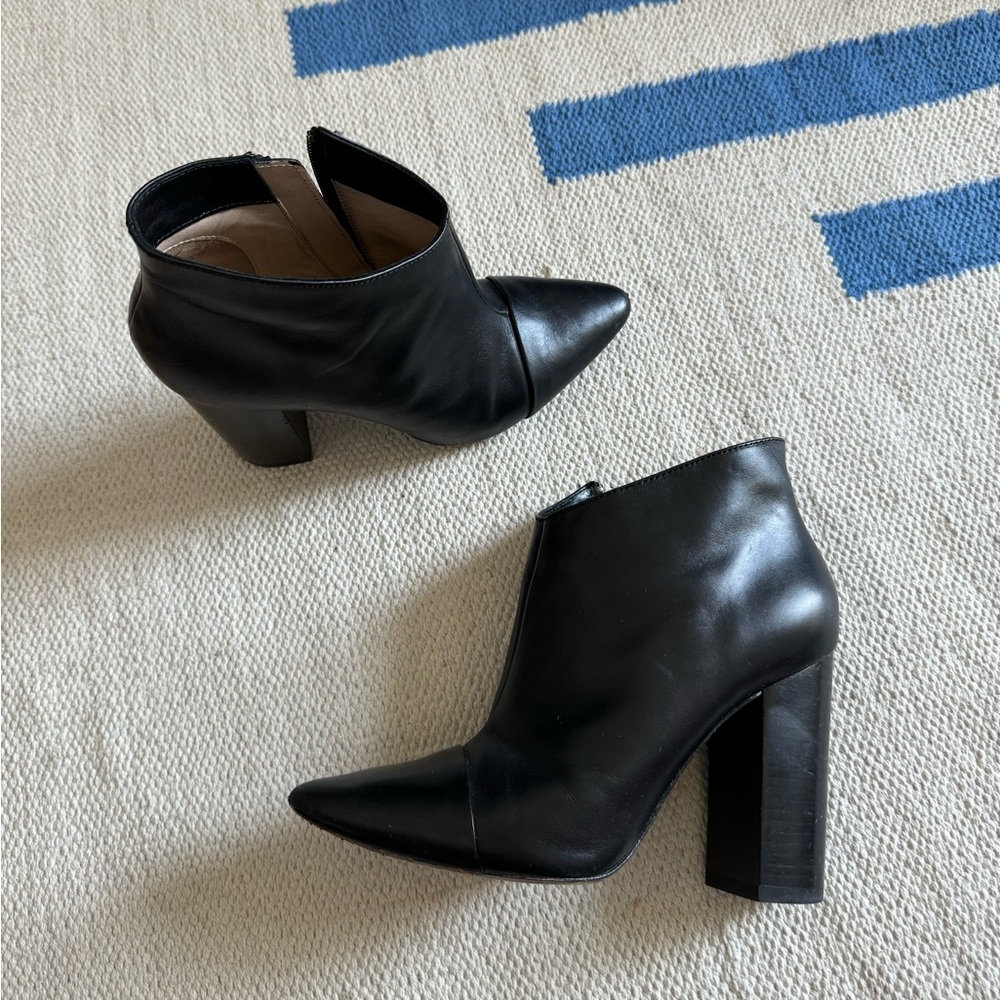 Pour La Victoire black ankle booties